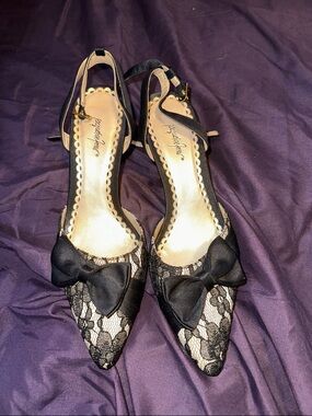 Jacqueline Ferrar Black Lace Pointed Slingback Heels with Bows